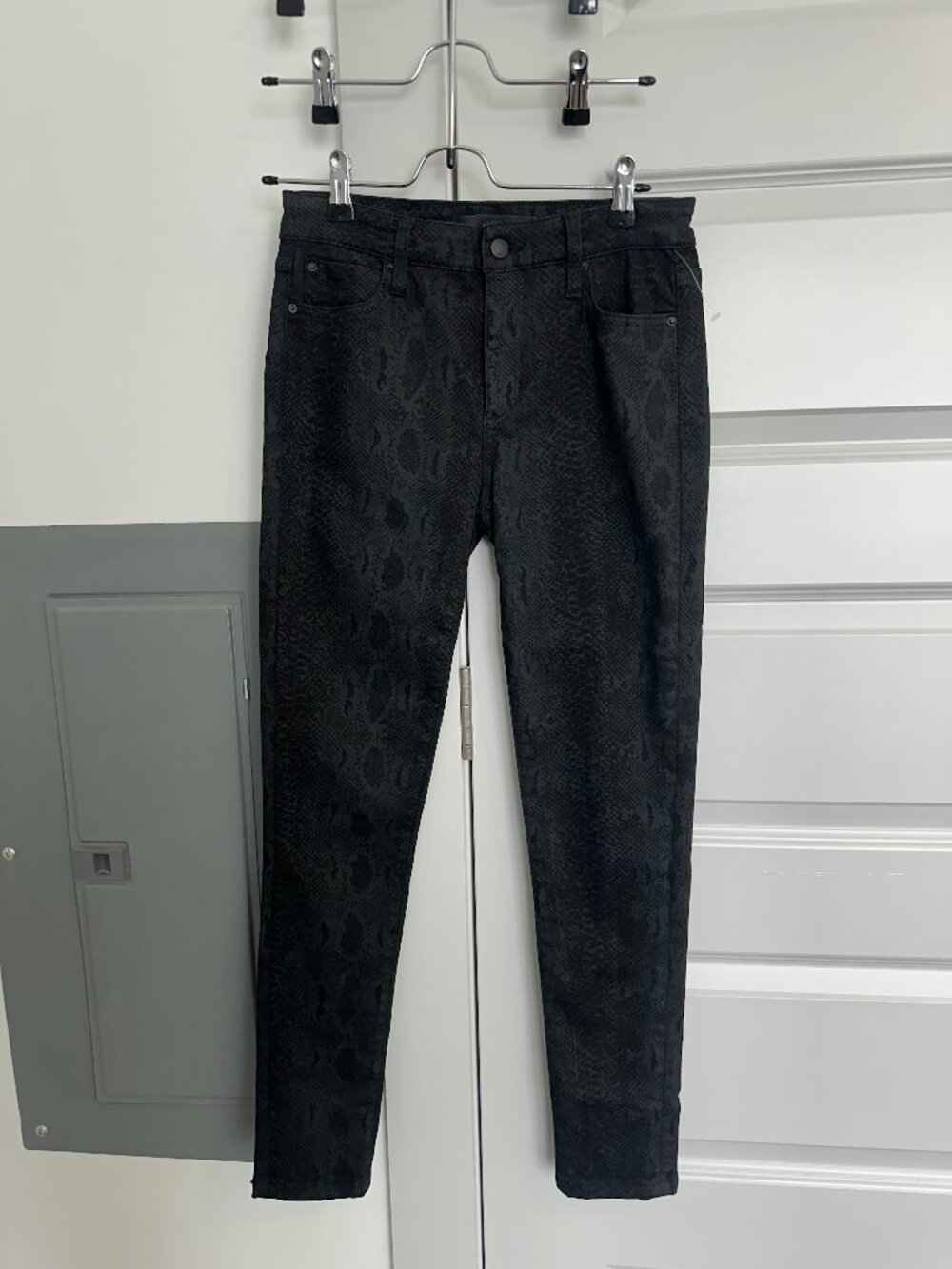 NWOT Joes Jeans The Icon Mid Rise Skinny Ankle Jeans Black Snakeskin print s 27